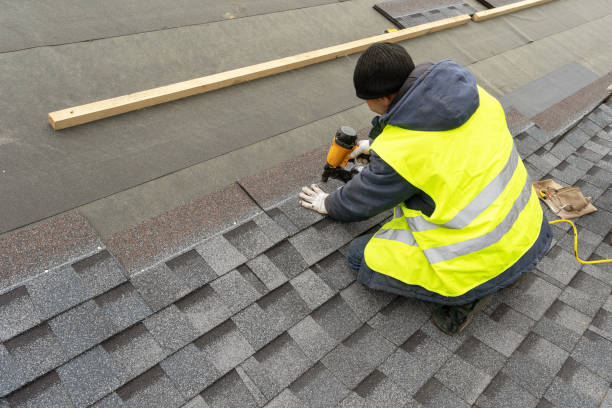 Best Roof Gutter Cleaning  in Glenville, CT